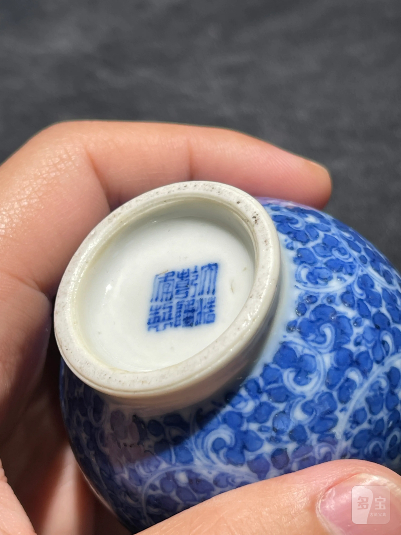 清晚期 青花花卉纹小天球瓶一对 - 图15